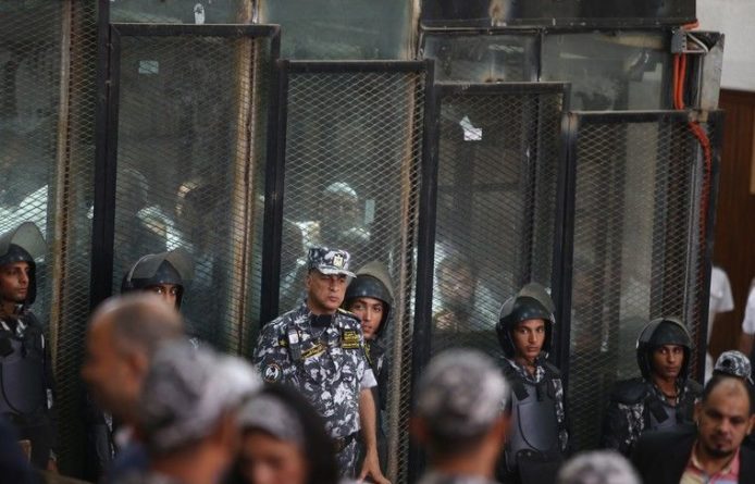Общество: Десятки боевиков услышали смертный приговор в Египте