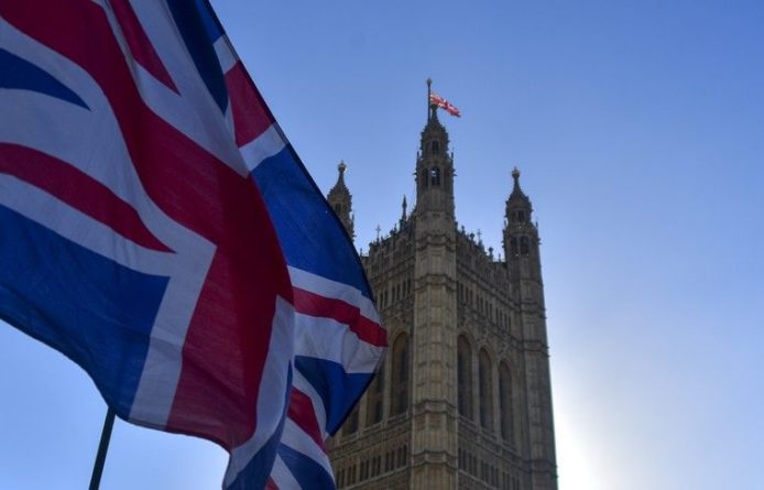 Общество: Великобритания может ввести полноценные проверки товаров на границе с ЕС