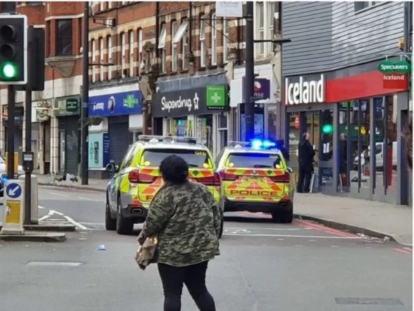 Общество: В Лондоне мужчина устроил теракт, бросаясь на людей с ножом: данные о жертвах и видео с места