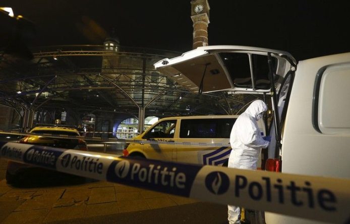 Общество: Полицейские Бельгии расстреляли напавшего с ножом на людей преступника
