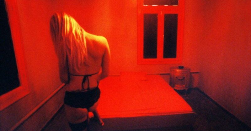 Общество: Девушек из Латвии заманили в Бртанию обещанием работы и заставили заниматься проституцией