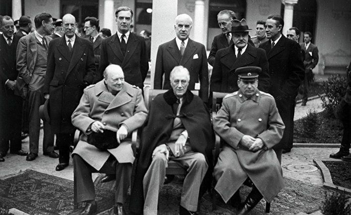 Общество: Neue Zürcher Zeitung (Швейцария): Рузвельт, Черчилль и Сталин на пути к биполярному миру