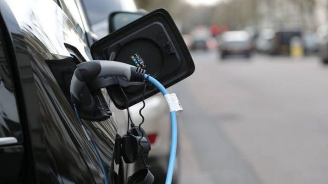 Общество: Британский запрет на бензиновые и дизельные авто с 2035 года спровоцировал резкий рост спроса на электромобили