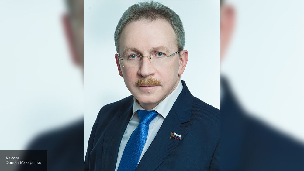Макаренко: либералы против изменений в Конституцию, которые бесят их хозяев на Западе