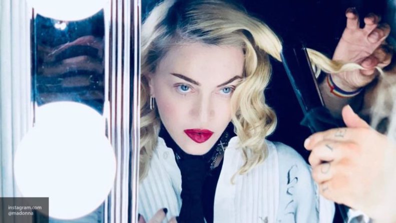 Общество: Мадонне не дали закончить концерт в Лондоне, опустив занавес ровно в одиннадцать