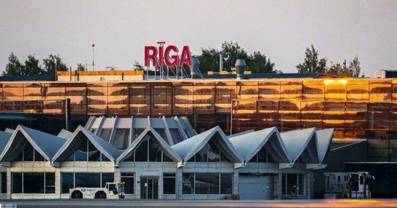 Общество: Аэропорт "Рига" предупредил пассажиров об отмене европейских авиарейсов из-за урагана