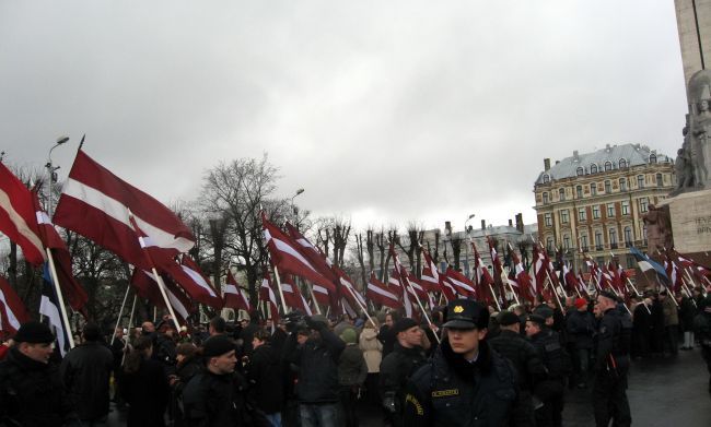 Общество: 38 евродепутатов призвали Латвию не прославлять легионеров «Ваффен-СС»