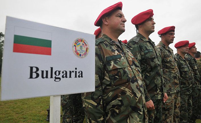 Общество: Дневник (Болгария) две трети болгар не хотят помогать союзникам по НАТО в случае нападения России
