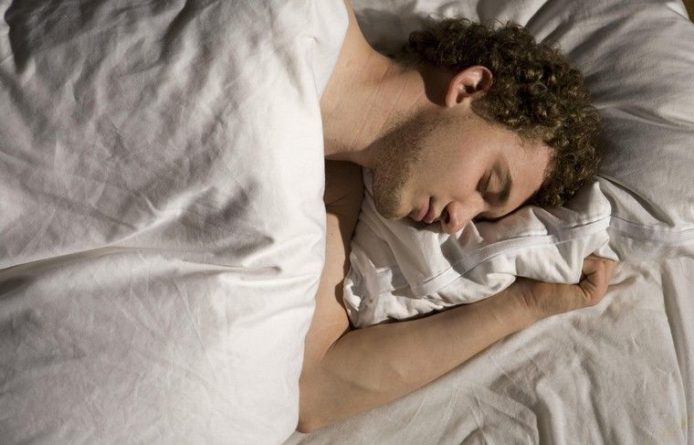 Общество: Мужчина с редким заболеванием проспал 41 день подряд