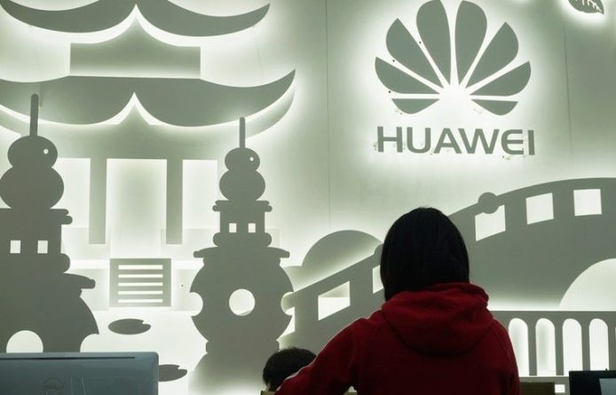 Общество: США хотят заменить Huawei на рынке телекоммуникационных сетей