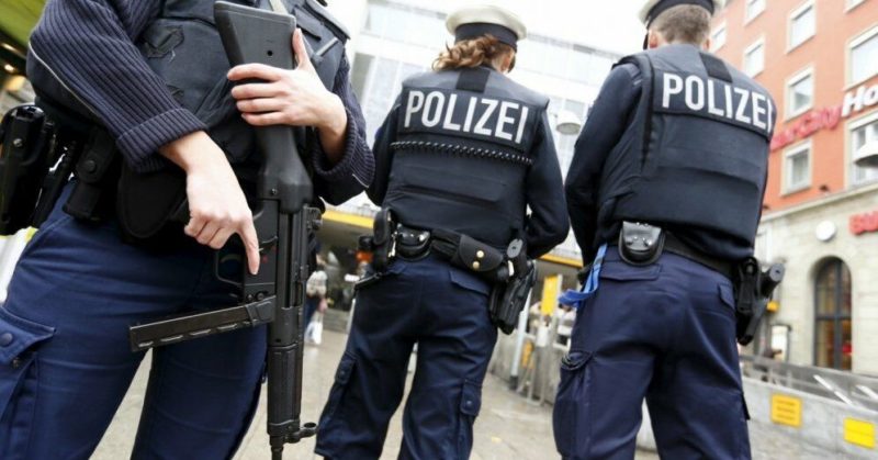 Общество: В Германии задержали банду контрабандистов: возили гастарбайтеров по полученным в Латвии рабочим визам