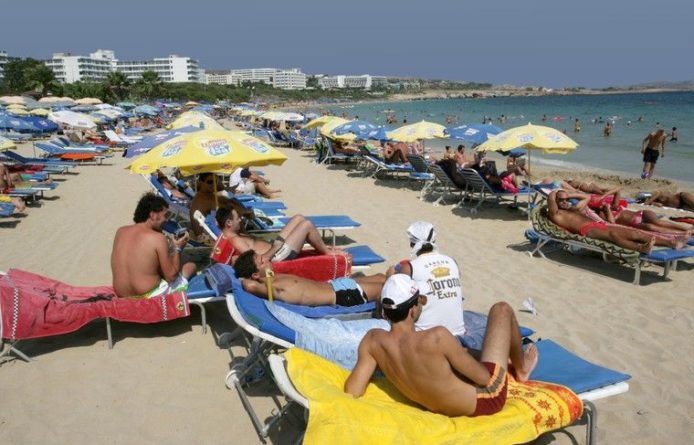 Общество: Россияне стали вторыми по численности среди иностранных туристов на Кипре