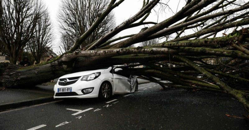 Общество: ФОТО. На Британию обрушился шторм "Деннис". В Англии — рекордные потопы