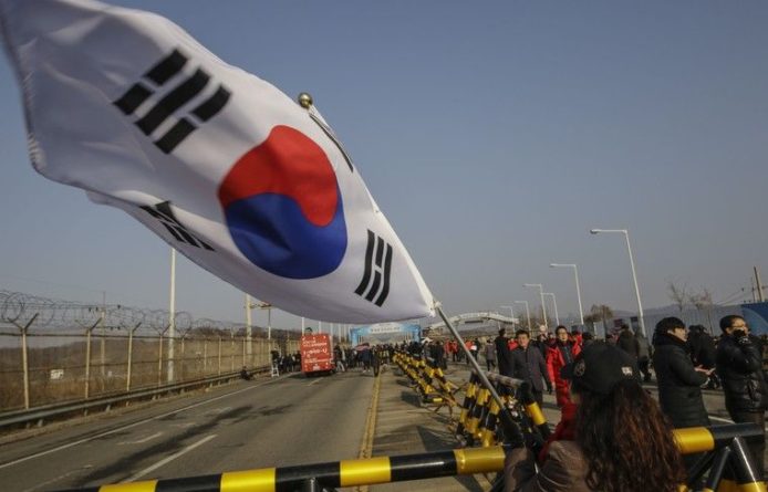 Общество: Перебежчики из КНДР решили сформировать партию в Южной Корее