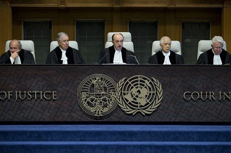 Общество: Суд в Гааге обязал Россию выплатить более 50 млрд долларов по делу ЮКОСа. На очереди дело МН17
