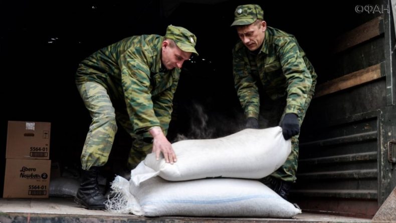 Общество: Лондон призвал Россию прекратить отправлять гуманитарные конвои в Донбасс