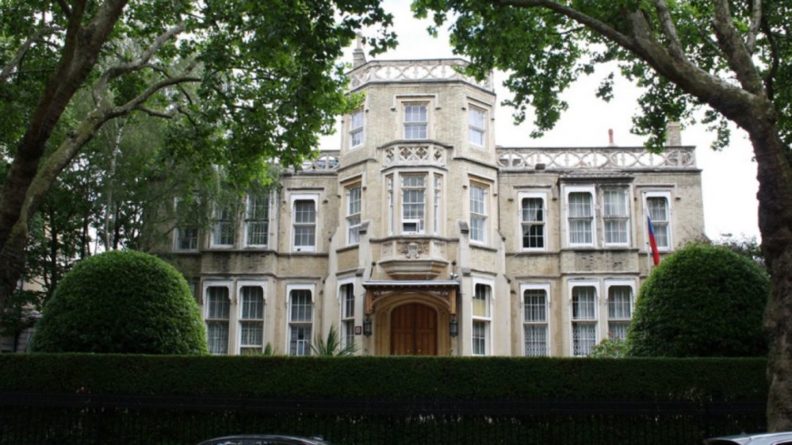 Общество: Посольство РФ ответило Лондону после заявлений об атаках России на сайты Грузии