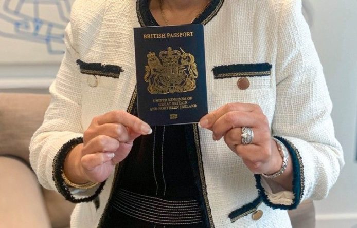Общество: Паспорта британцев станут синими после Brexit