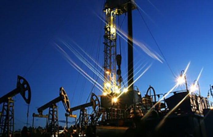 Общество: Цена нефти Brent вновь упала ниже $55 за баррель