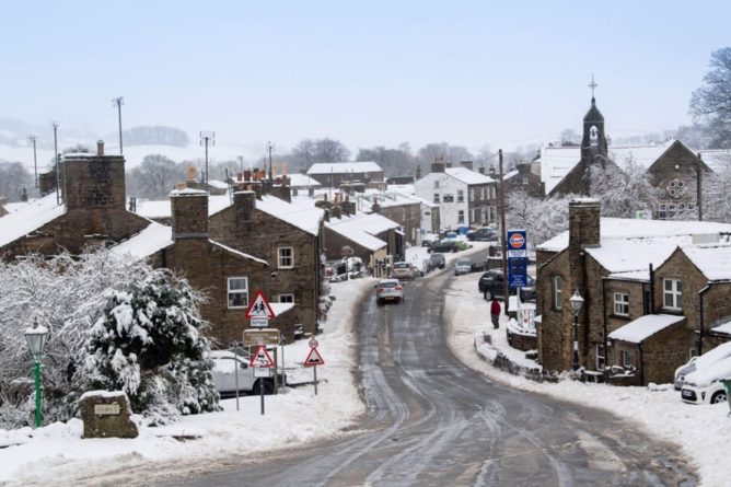 Общество: Север Англии завалило снегом