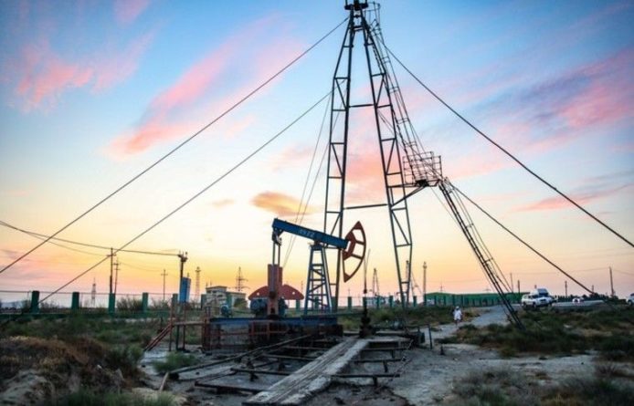Общество: Эр-Рияд намерен добиться сокращения добычи нефти