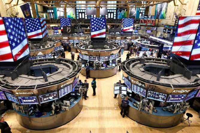 Общество: Американские фондовые биржи закрылись падением индексов шестой день подряд