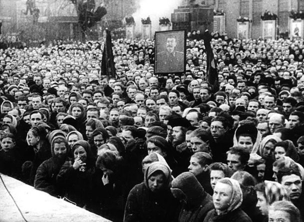 Общество: Минкульт выдал прокатное удостоверение фильму «Прощание со Сталиным» за день до премьеры