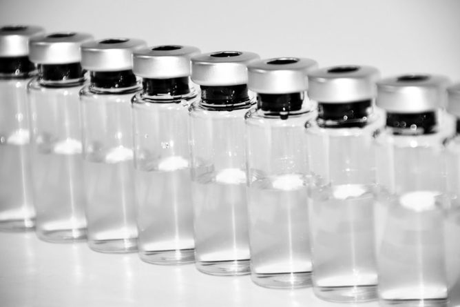 Общество: Вакцина против коронавируса: что известно о создании на сегодня, что предпринимают врачи в России, США, Китае, Гонконге