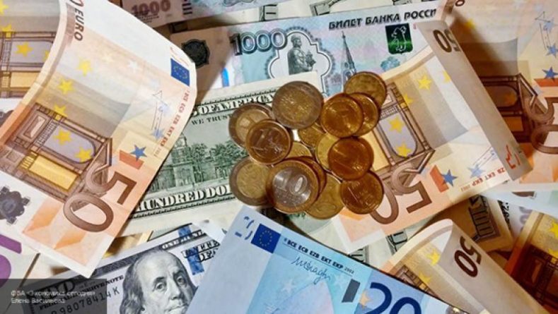 Общество: Евро превысил 85 рублей на международных торгах