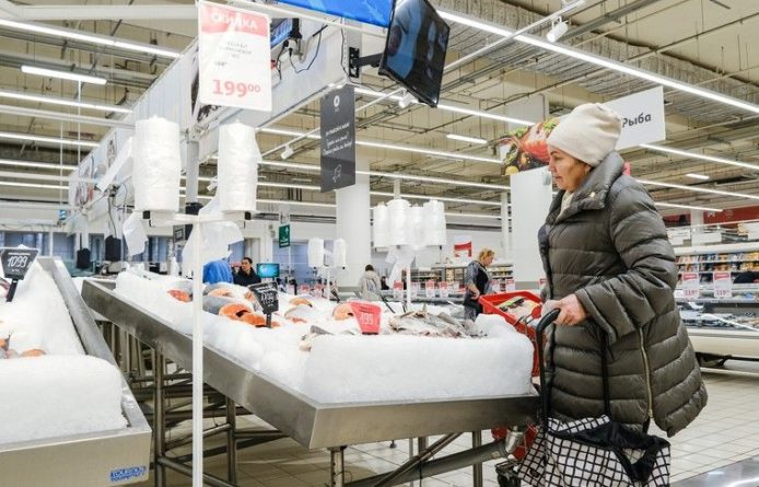 Общество: Падение рубля повлияет на стоимость продуктов в России