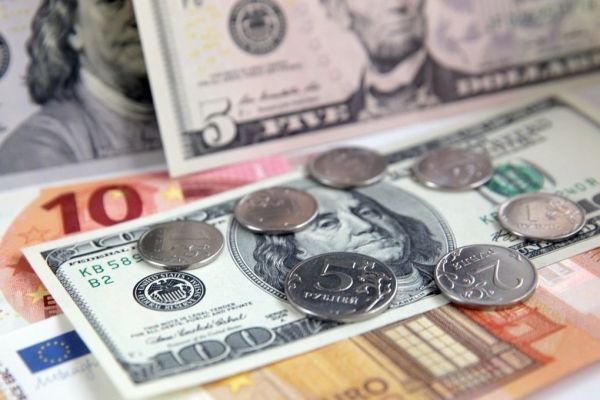 Общество: Курс доллара перевалил за 73 рубля после сообщения ВОЗ о пандемии