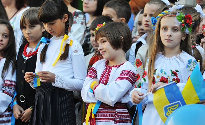 Общество: Страна (Украина): «Сжечь эту школу!». Во Львове националисты ополчились на лицей, который объявил набор детей в русские классы