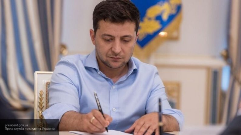 Общество: Зеленский подписал законопроект о допуске иностранного военного контингента на Украину