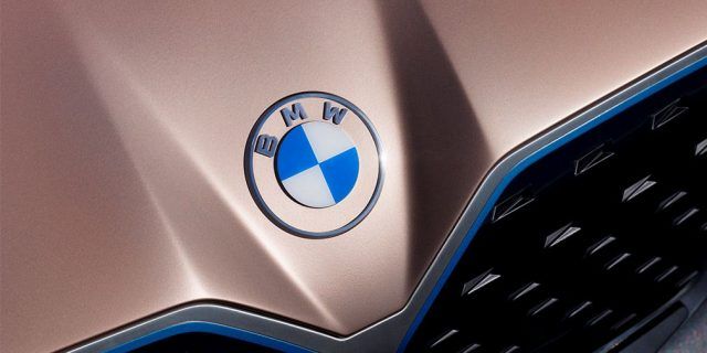 Общество: Новый значок BMW: как менялся легендарный логотип