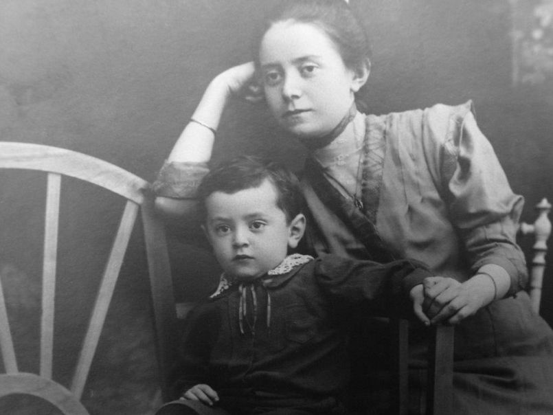 Генриетта Соломоновна Хавкина, племянница, с сыном Рафаилом Дуэлем, 1907 г..jpg