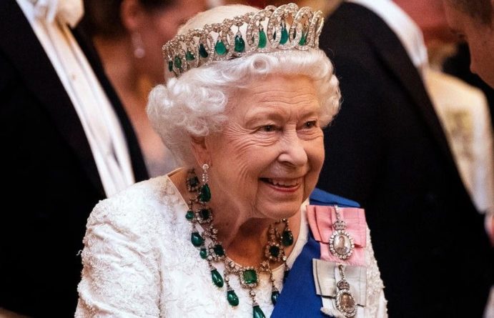 Общество: Тревожная весть из Британии: королева Елизавета срочно покинула свой дворец – вмешался коронавирус
