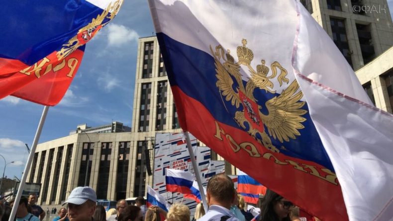 Общество: Защита суверенитета и приоритет Конституции РФ стали еще актуальнее