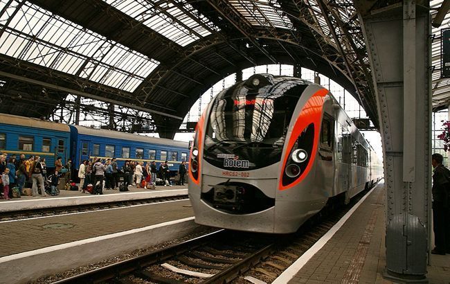 Общество: УЗ назначила еще два поезда для эвакуации украинцев из Польши