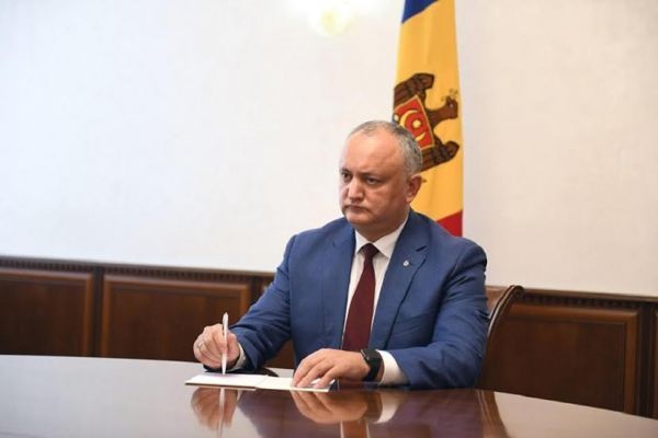 Общество: Жителей Молдавии предупреждают: заболевших больше — меры будут жестче