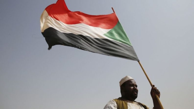 Общество: Министр обороны Судана Джамаль Омар мог быть убит британской или американской разведкой