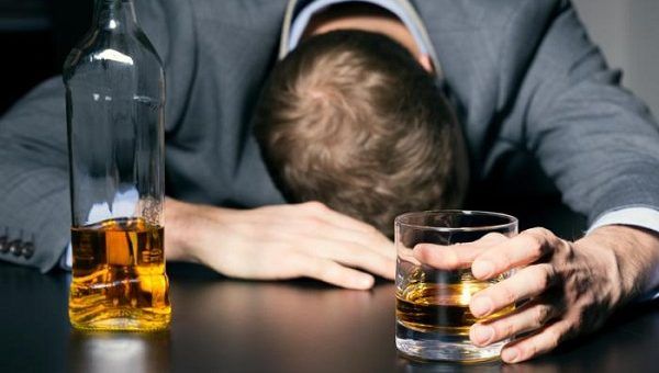 Общество: В Британии поняли: лечиться алкоголем от коронавируса бесполезно
