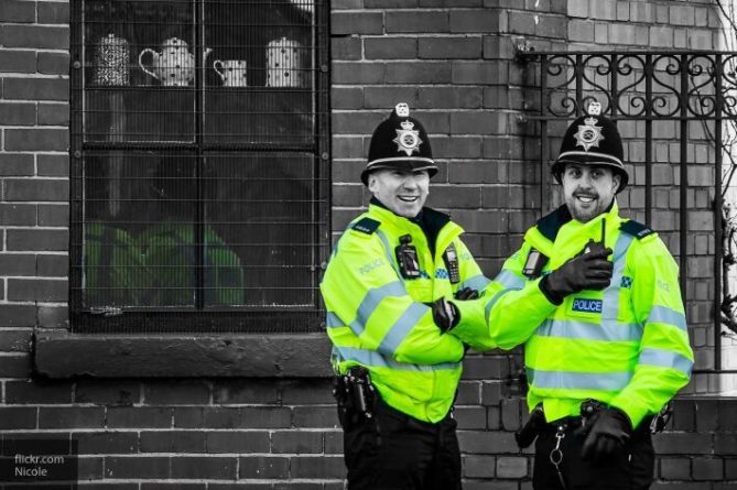 Общество: Нагрузка на британских полицейских будет снижена из-за распространения вируса