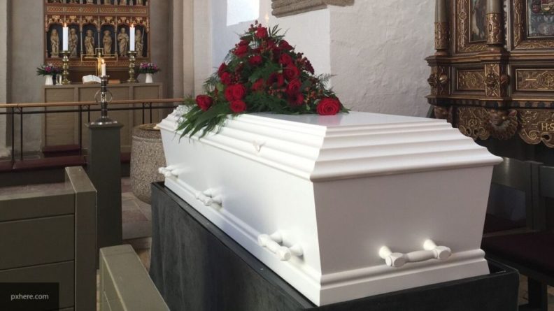Общество: Около 17 британцев заразились на похоронах умершей от COVID-19 родственницы