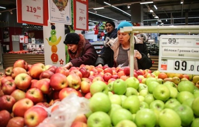 Общество: Около 37% торговых точек остановили работу в России