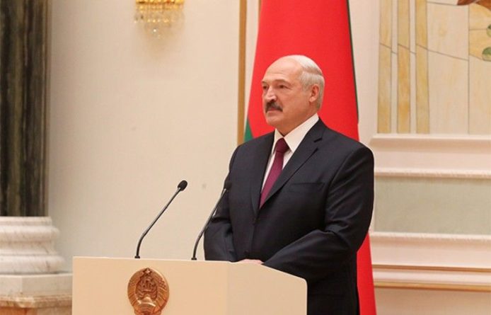 Общество: Политологи объяснили, почему Лукашенко отрицает угрозу коронавируса