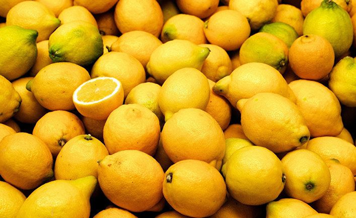 Общество: Развеиваем мифы: вода с лимоном натощак не способствует похудению, а от салата с томатом не толстеешь (ABC, Испания)