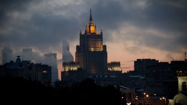 Общество: МИД РФ назвал возмутительным нежелание стран отказаться от санкций в период пандемии