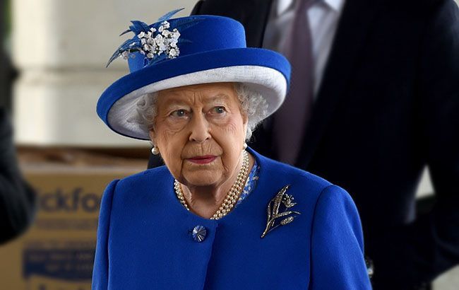Общество: Королева Елизавета II обратилась к нации из-за коронавируса
