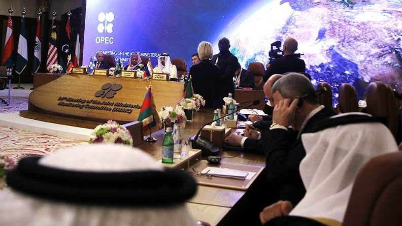 Общество: Цены на нефть упали более чем на 3% на фоне переноса встречи ОПЕК+