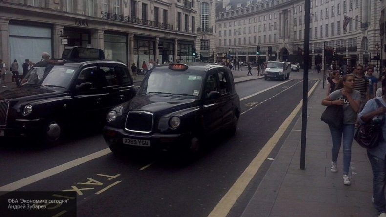 Общество: Лондонский таксист подвез кашляющую пассажирку и умер от коронавируса